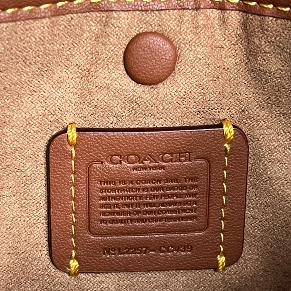 CC439 - Coach Luna Shoulder Bag - Picture 9 of 13